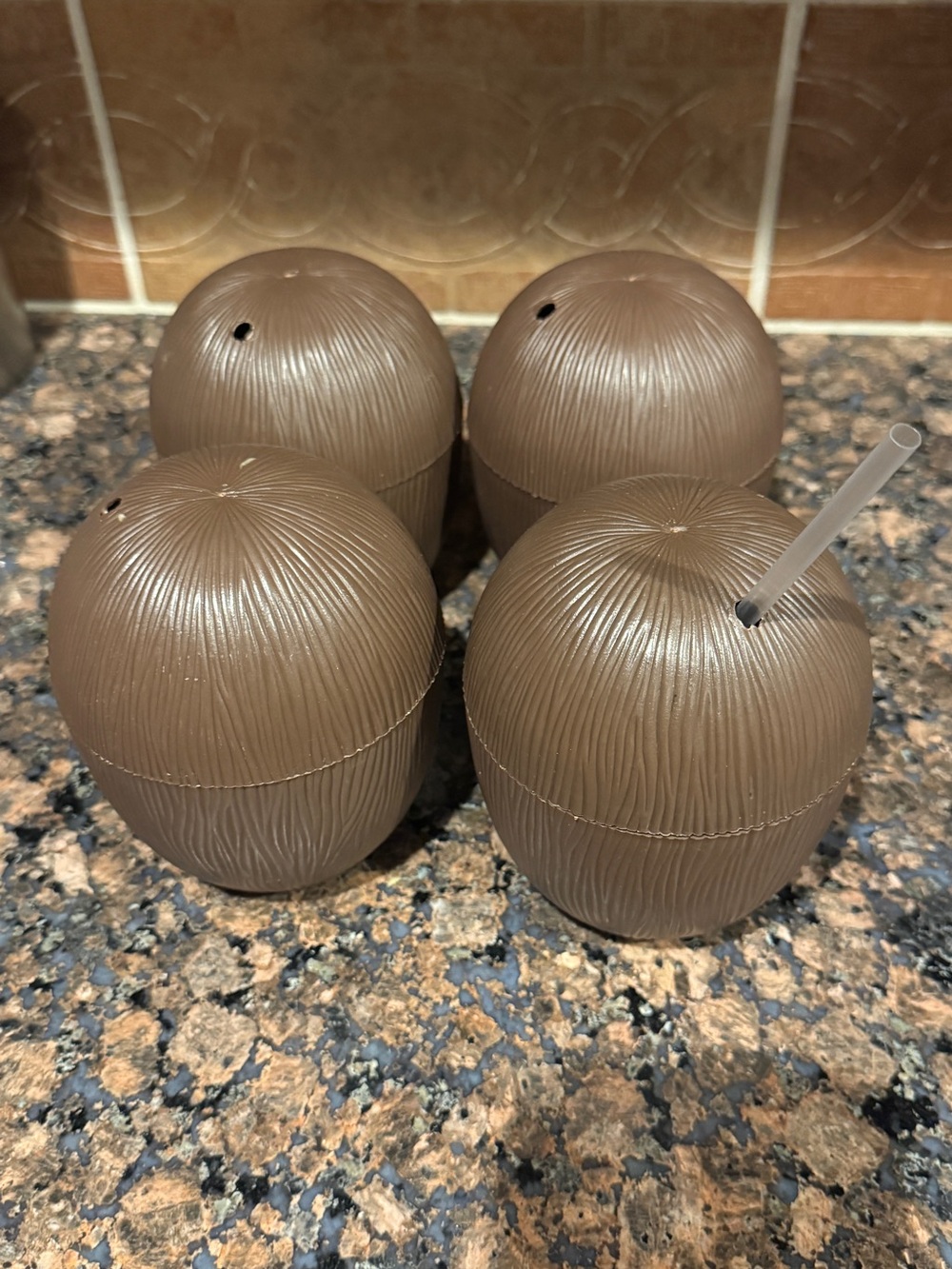 Coconut-Style Drink Cups with Lids hole for Straws
Luau hawaiian party